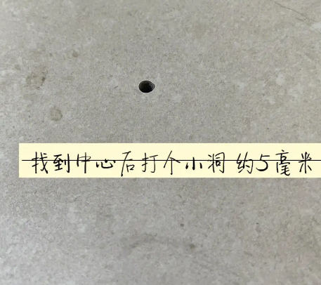 德钦瓷砖空鼓维修公司专业解答在瓷砖铺贴过程中，如果砂料搅拌不均匀，将会带来以下问题