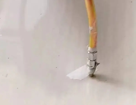 德钦瓷砖空鼓维修公司专业解答在瓷砖铺贴过程中，如果使用的砂料过粗（如全部使用了粗砂），可能会导致以下问题